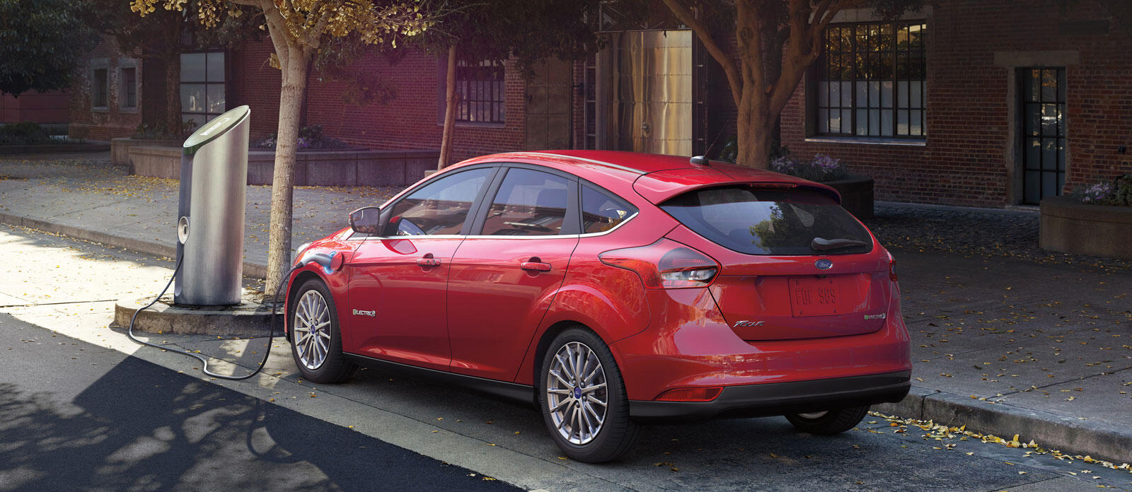 Den eldrivna versionen av Ford Focus har kommit i en ny version med längre räckvidd, men den är ändå frånkörd av många konkurrenter. Framtida elbilar från Ford skulle kunna få solid state-batterier för längre räckvidd.