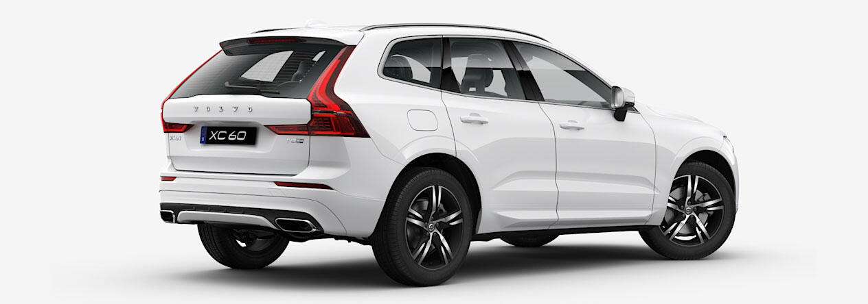 En vit Volvo XC90 SUV på ett vitt bakgrund. (AI text)