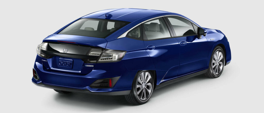 Designen skiljer sig inte så mycket mellan de tre olika versionerna av Honda Clarity. Den finns som vätgasbil, elbil och laddhybrid.