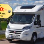 En husvagn med ett skylt på den (AI text)