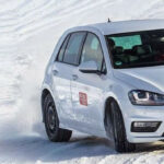 Är det säkrast med tvåhjulsdrift? En ny studie från Folksam visar att förarna överskattar fyrhjulsdriften.