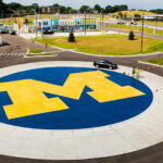 M-city i Michigan (bilden) har hittills varit den största test-staden för autonoma fordon. Nu blir den rejält omkörd. FOTO: University of Michigan