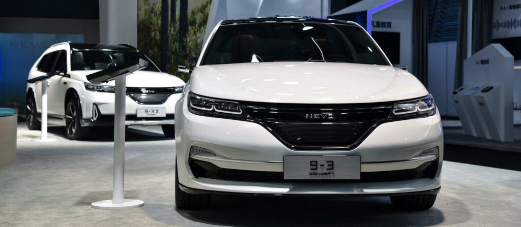 En bil visas upp på Shanghais bilsalong. (AI text)