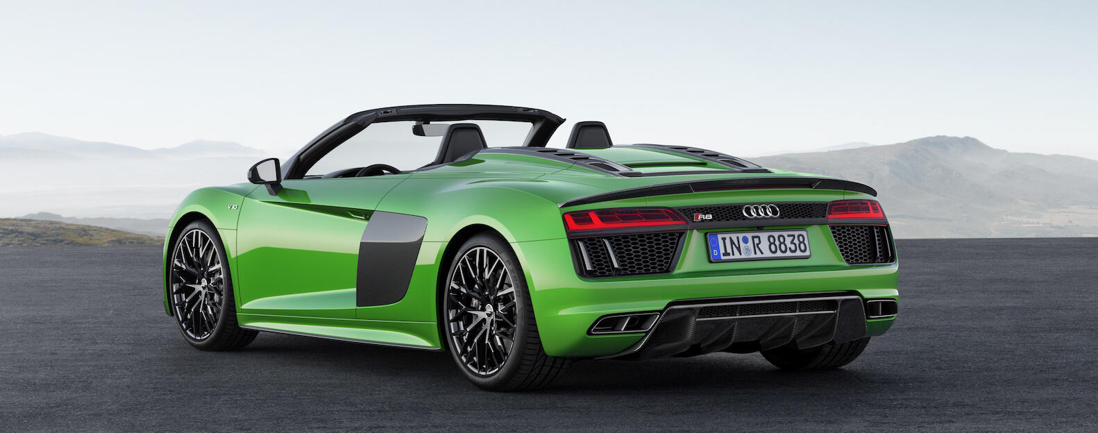 Audi R8 Spyder är en grön sportbil. (AI text)