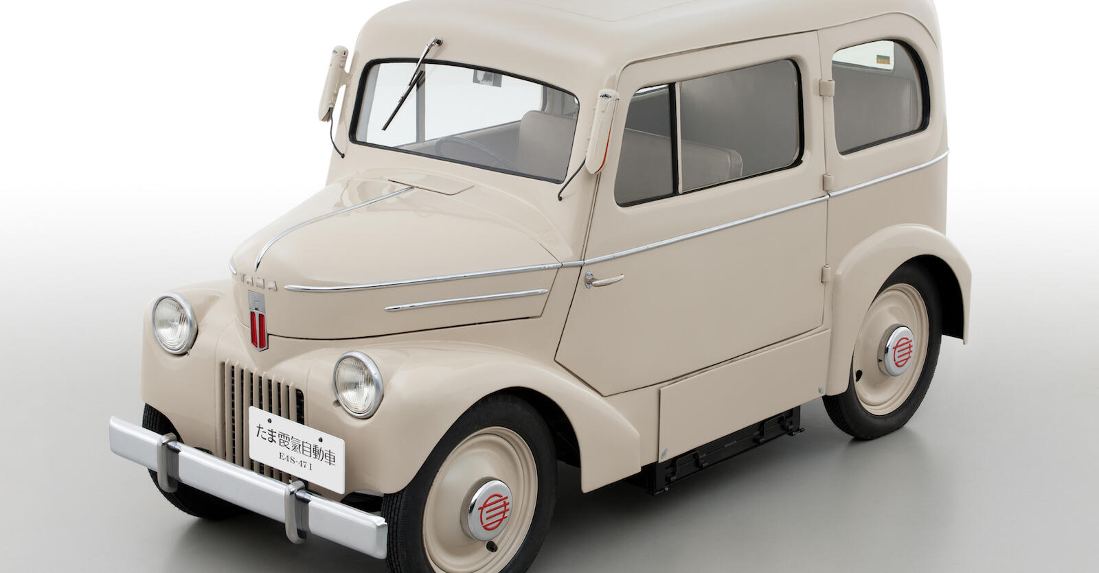 En liten bil på vit bakgrund. (AI text)