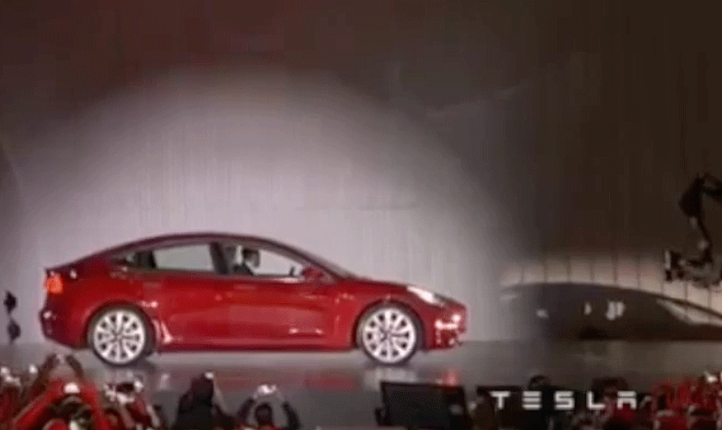 Tesla Model 3 på scenen (AI text)