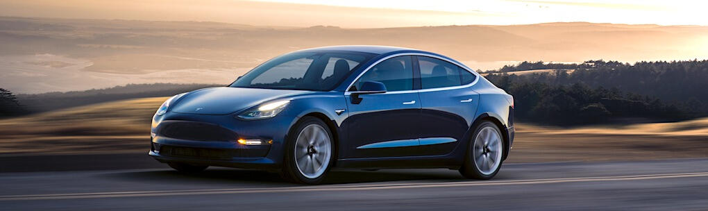 Tesla Model 3 har precis börjat levereras till kund och då väljer batterichefen att hoppa av.