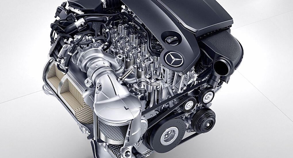 Mercedes nya OM654 dieselmotor är väldigt kompakt. All avgasrening sitter i direkt anslutning till motorn.