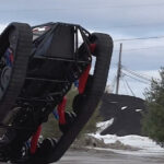 Finns det fäste för larvbanden räcker 1.500 hk utmärkt för att få upp Ripsaw EV2 på bakhjulen.