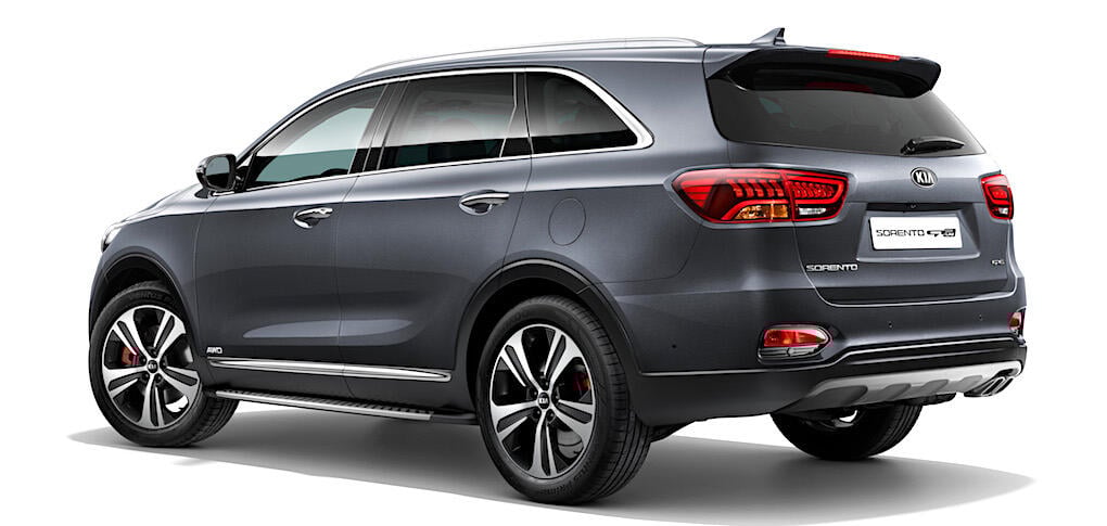 Som vi kan se används ”tiger-nosen” som nu gör släktskapet tydligt mellan Sorento och övriga modeller från Kia.