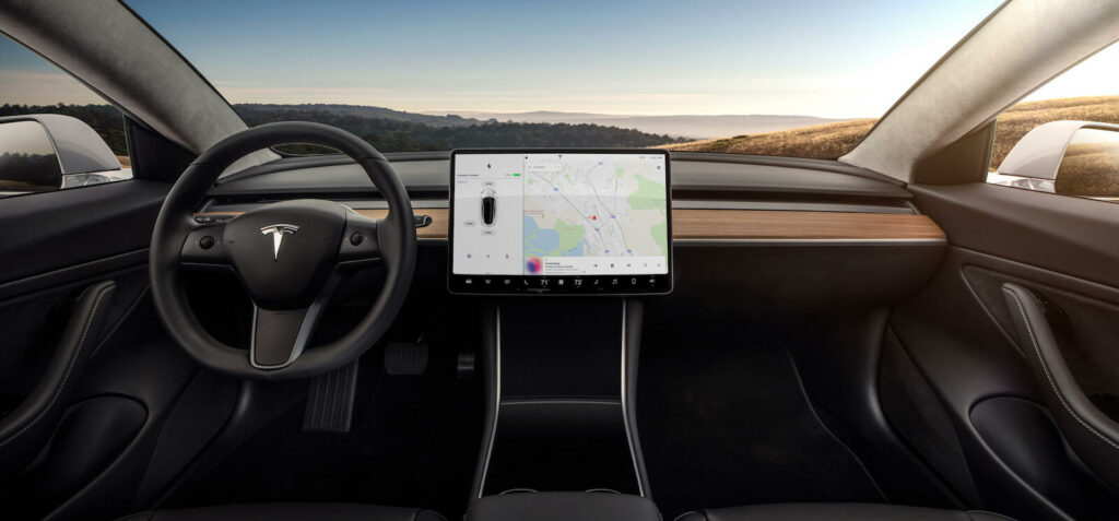 interiören av en Tesla Model X (AI text)