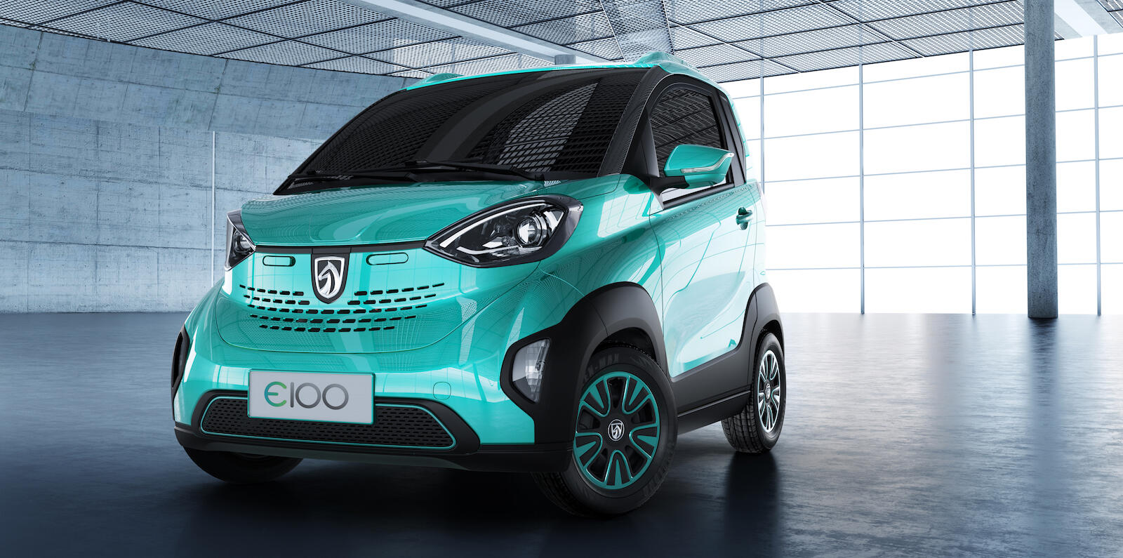 En liten elbil i ett rum. (AI text)