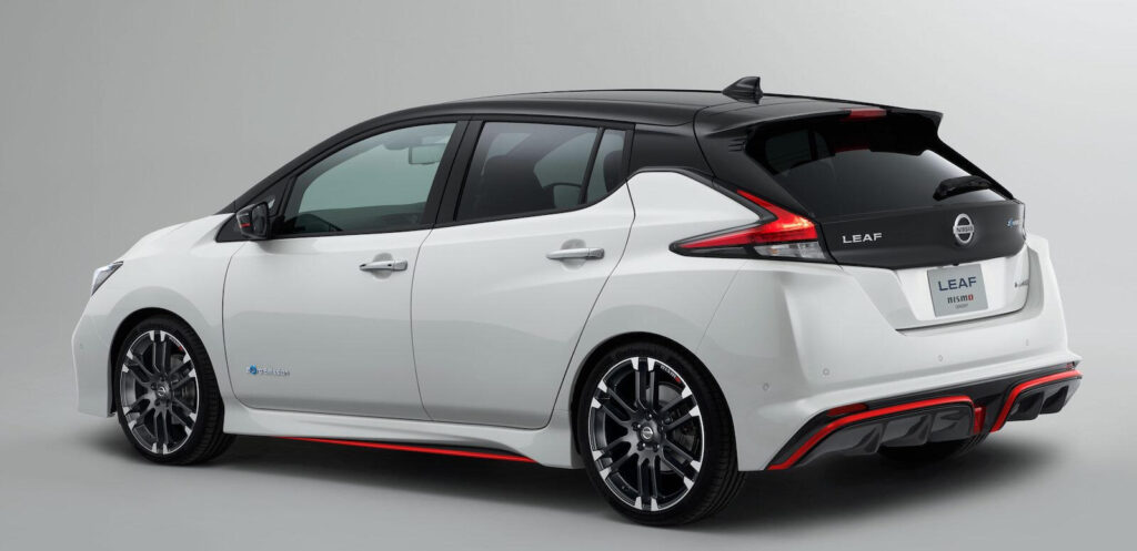 Nissan Leaf är en hybriddriftsbil med el. (AI text)