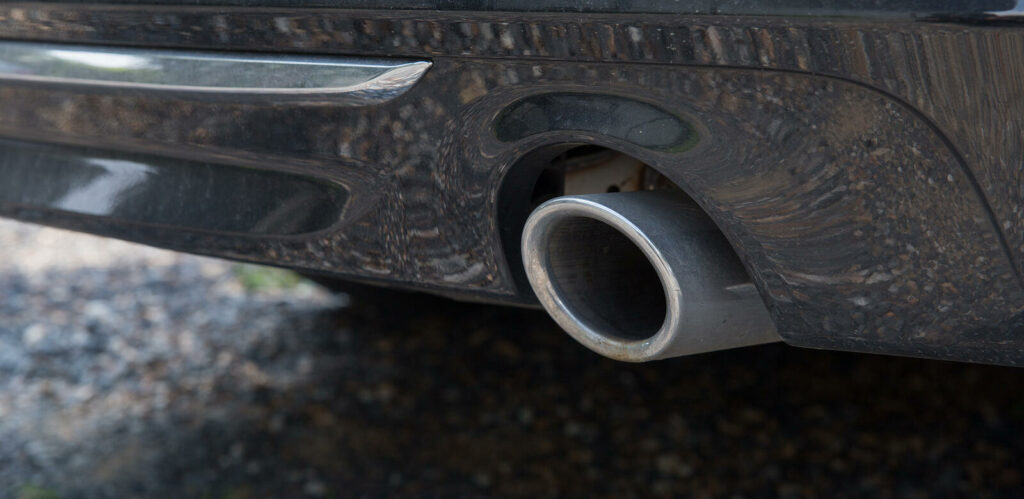 Bilar med avgasrör förbjuds i den innersta miljözonen, enligt Transportstyrelsens förslag. Foto: Bigstockphoto