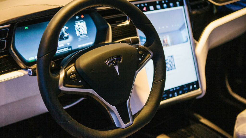 General Motors chef för autonom integrering tror inte det är möjligt för Tesla att bygga en helt självkörande bil på nivå 5 med den teknik som finns i bilarna idag.