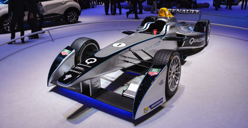 Formel E-bilarna är ett bra exempel på hur eldriften kan användas för att inte bara ge lägre miljöpåverkan utan också högre prestanda. Foto: Bigstockphoto