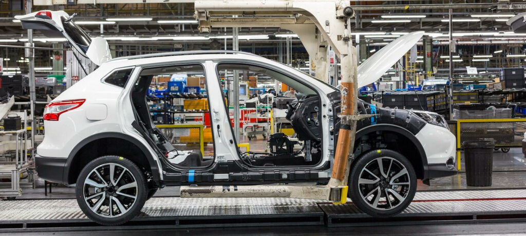 En Nissan Rogue sätts ihop på Nissan-fabriken i Shanghai, Kina. (AI text)