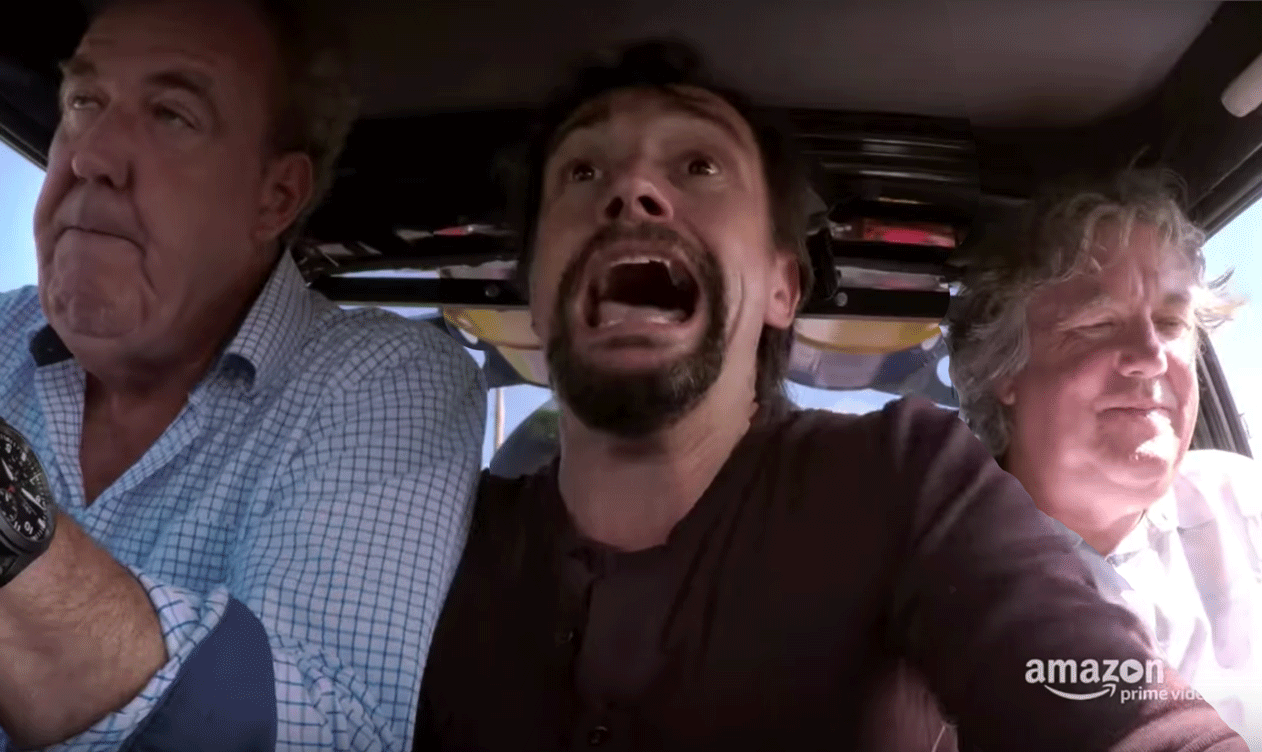 En grupp personer i en bil (AI text)