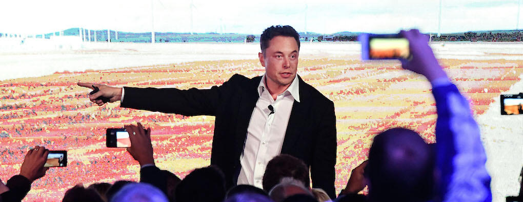 Går det åt fel håll för Elon Musk? Fler produktionsproblem var i alla fall inte vad finansmarknaden ville höra – aktiekursen för Tesla sjönk. Foto: Mark Brake/Getty Images.