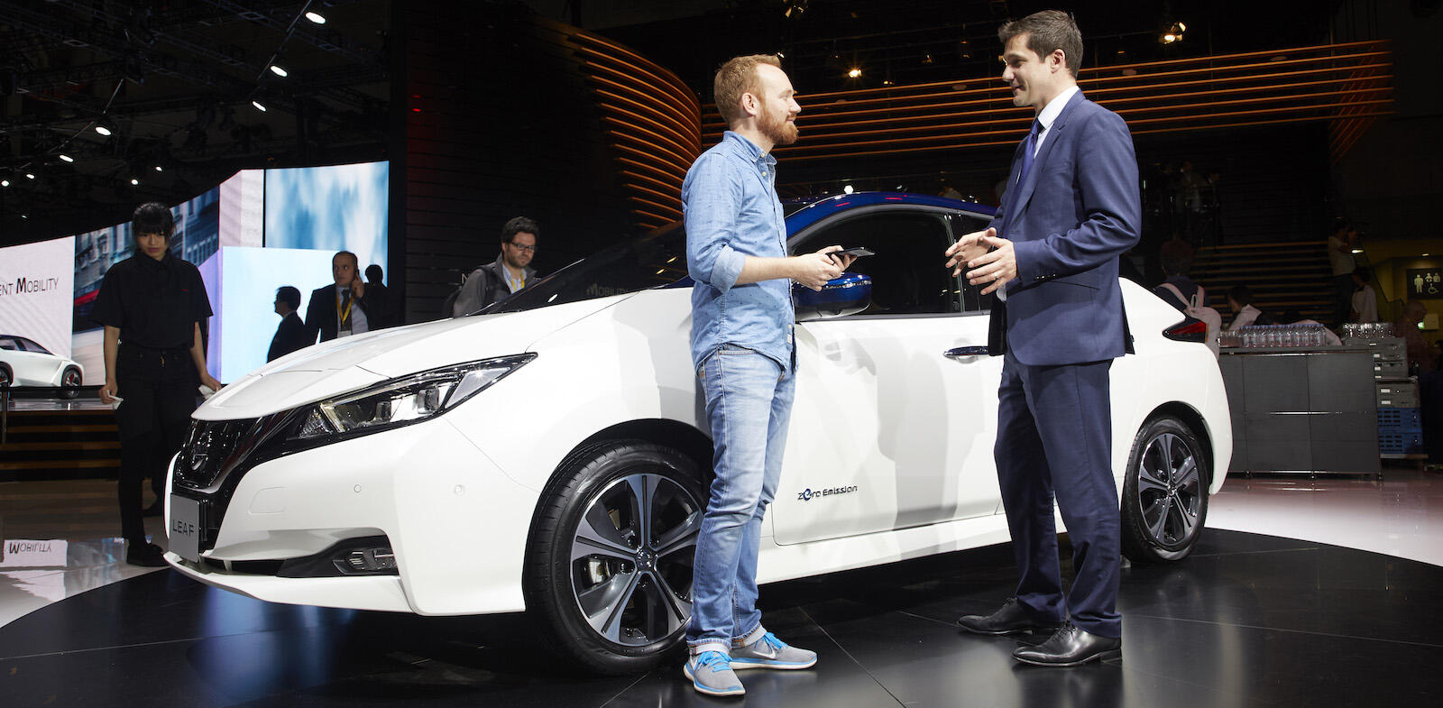 Nissans europeiska elbilschef Gareth Dunsmore säger att han gärna vill erbjuda dragkrok till Leaf. Men det finns inte i nuläget.