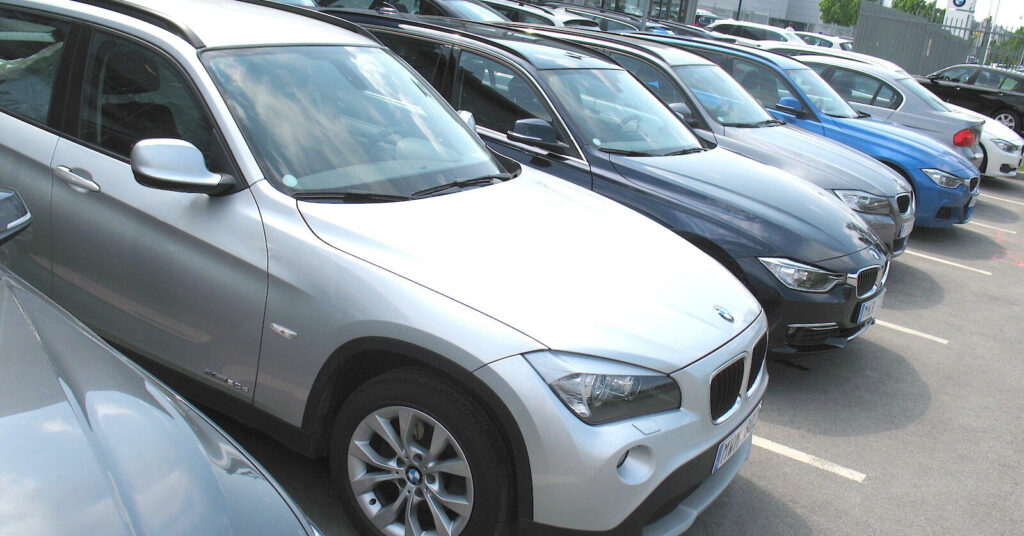 Mycket att välja på – men bilsäljaren är inte alltid att lita på. Med våra tips riskerar du inte att köpa fel.