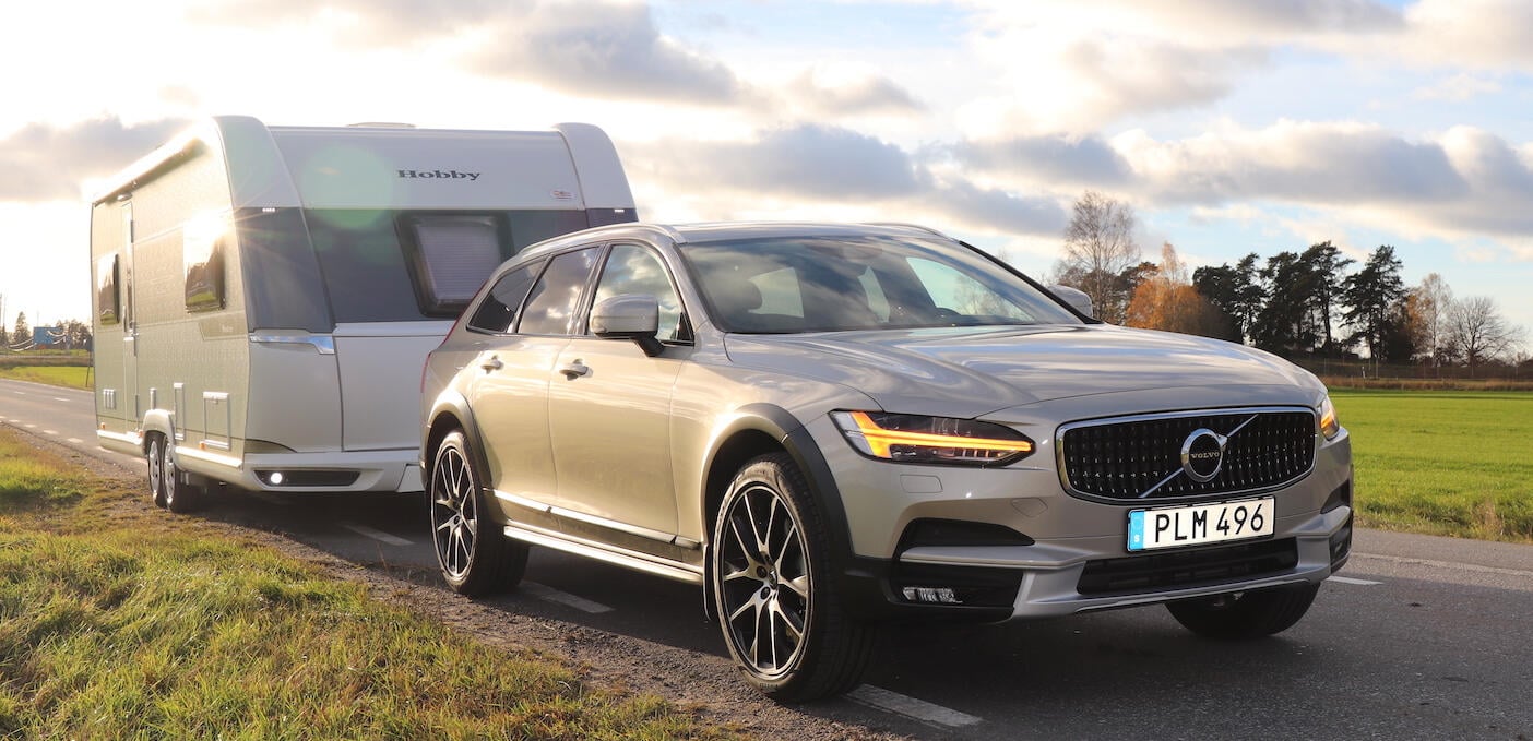 Nya Volvo V90, här i Cross Country-version, är en utmärkt dragbil. Kraftfull, rymlig, säker och påkostat komfortabel.