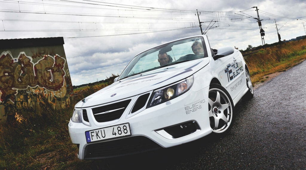 Nej, Saab 9-3 True Electric får inte sin kraft från ovan utan från en massa klurigt och duktigt folk i Trollhättan och Uppsala.