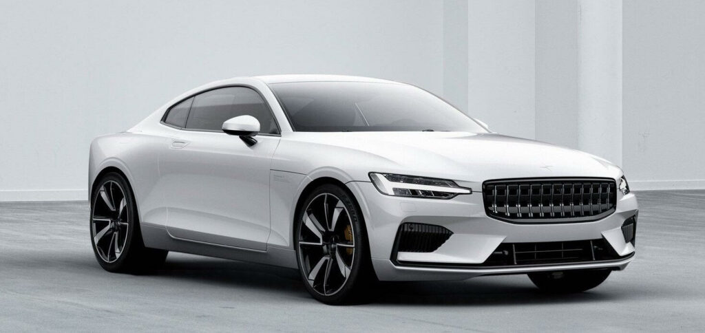 Volvo XC90-konceptbilen visas i en vit rummiljö. (AI text)