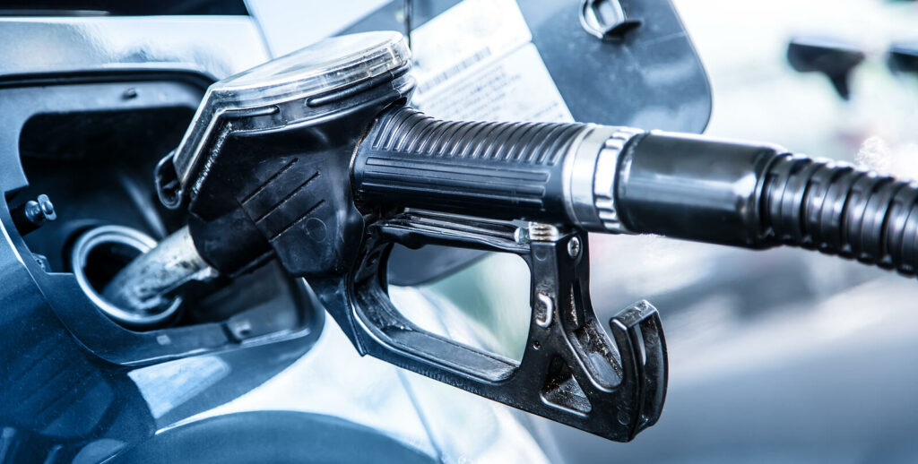 Bensinmackarna ska vara fria från fossil bensin och diesel om tolv år, om Miljöpartiet får igenom planerna. Foto: Bigstockphoto