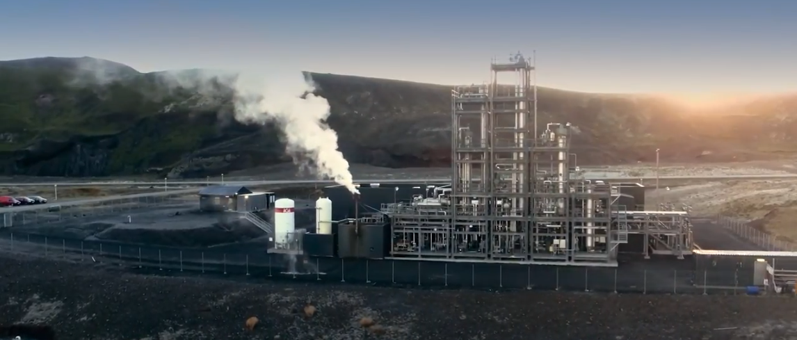 "Metanolfabriken" ska inte ha några sidoutsläpp, enligt företaget Carbon Recycling International, och bränslet ger mycket lägre utsläpp än vanlig bensin eller diesel.