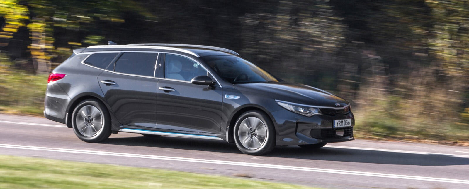 Laddhybrider kan bli betydligt billigare att äga än en bensin- eller dieselbil om den laddas och körs mycket på el. Men servicekostnaden kan faktiskt bli högre, visar vår granskning.