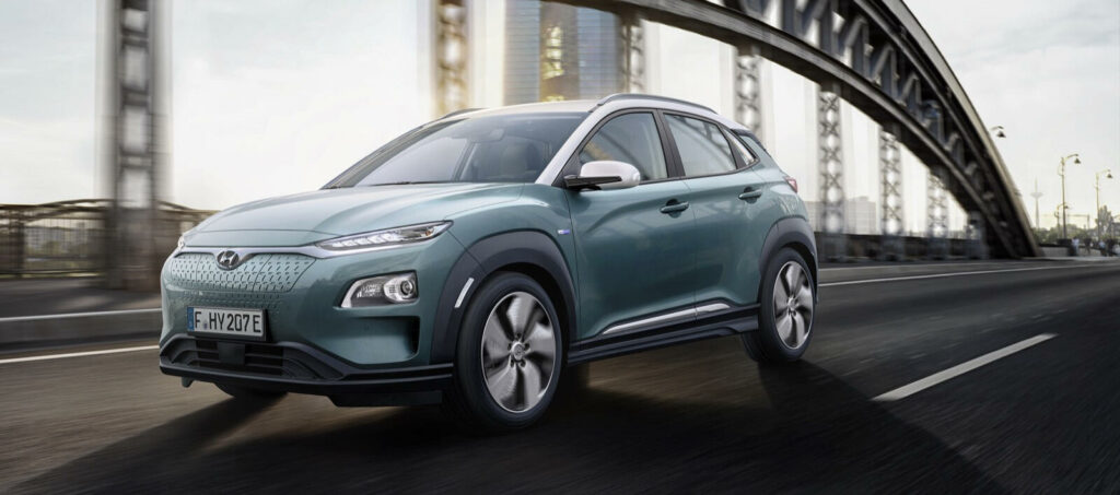 Hyundai Kona finns även med förbränningsmotor, men elversionen har vissa egenheter. Till exempel stängd grill och nya stötfångare för att sänka luftmotståndet.