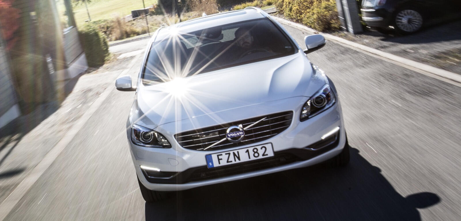 Volvo V60 Xdrive är en kompakthybridbil. (AI text)