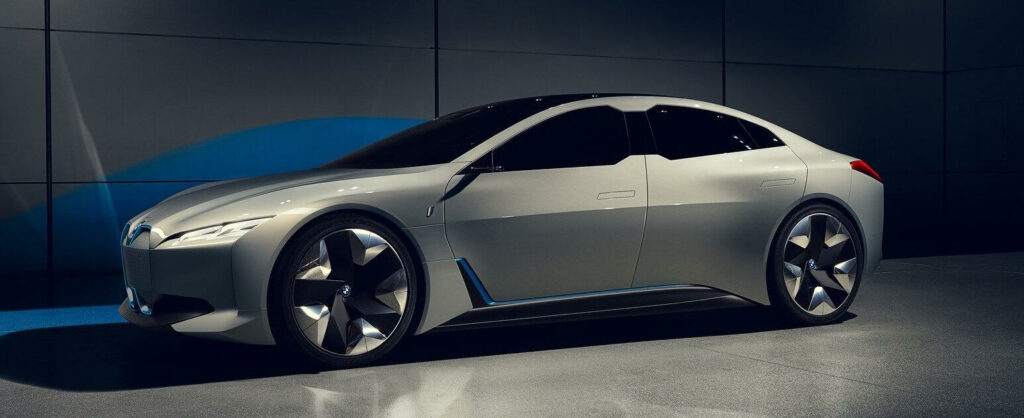 Konceptbilen BMW i Vision Dynamics ger en liten försmak av hur nya BMW i4 kan se ut.