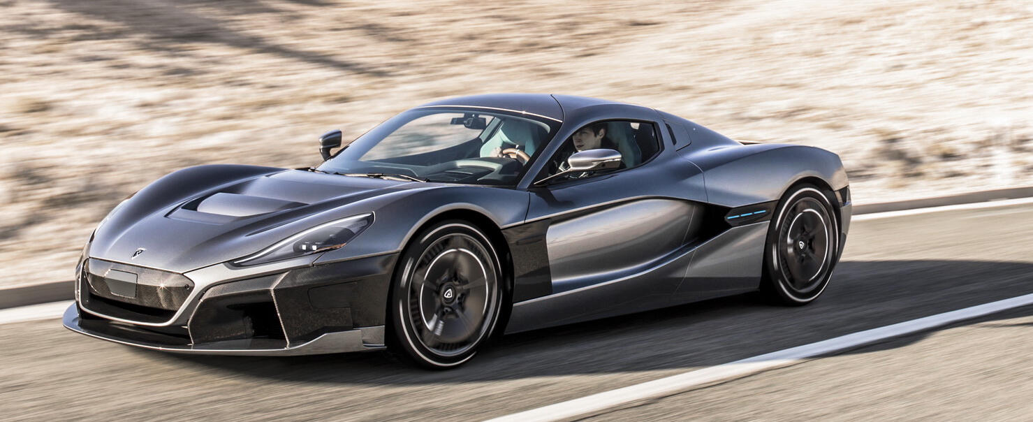 Aston Martin Evora är en supersportbil som är hybriddrivlinje. (AI text)