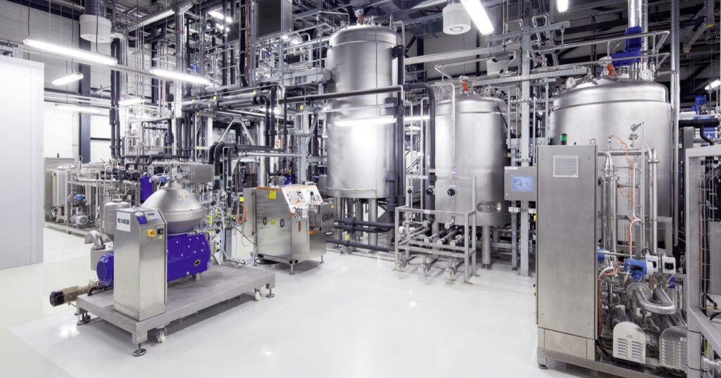 En fabrik med mycket utrustning (AI text)