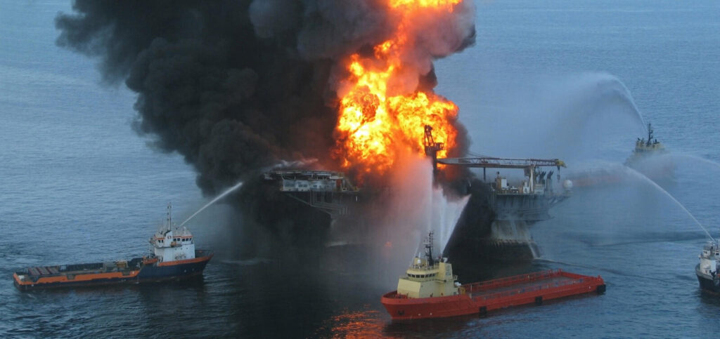 Explosionen vid oljeplattformen Deepwater Horizon i Mexikanska golfen orsakade enorma oljeutsläpp. Foto: US Coast Guard