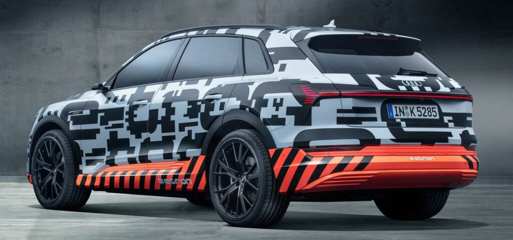 Audi Q3-konceptbil i camouflageklädning (AI text)