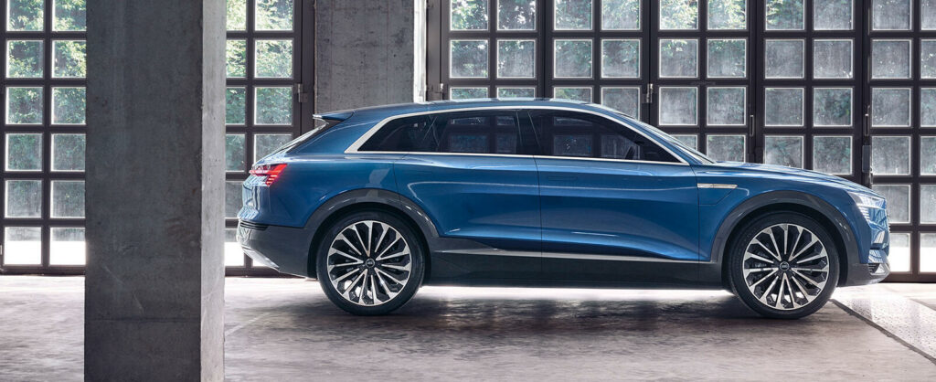 En Audi Q3 SUV parkerad i garaget. (AI text)