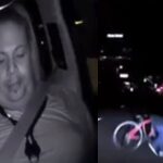 En kvinna ses cykla på baksätet av en bil. (AI text)