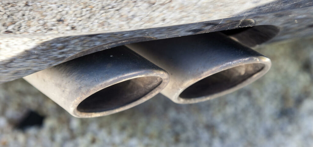 En bil med en utluftare på sidan (AI text)