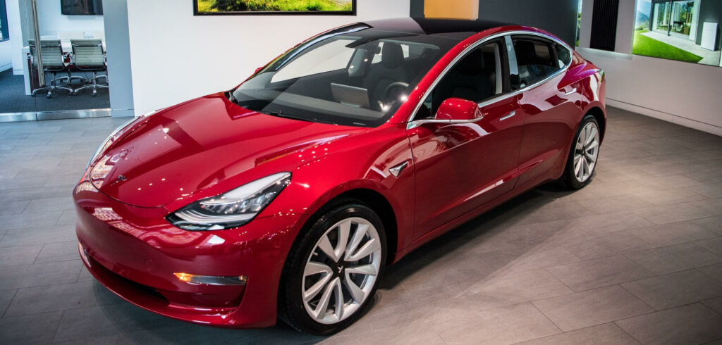 Bilden föreställer ett av Teslas showroom i USA. Foto: Getty Images