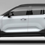 En vit Volvo XC90 på en grå bakgrund. (AI text)