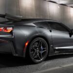 Chevrolet Corvette Z06 parkerad i parkeringsplatsen (AI text)