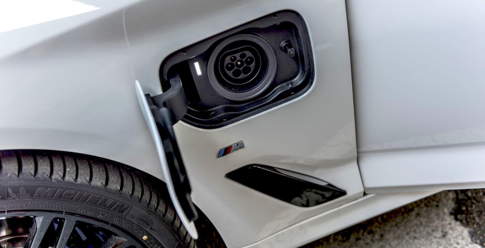 Laddsladd blir allt vanligare på nyregistrerade svenska bilar.