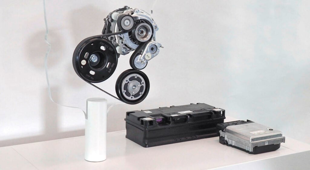 En bil med en TV-skärm och en TV. (AI text)