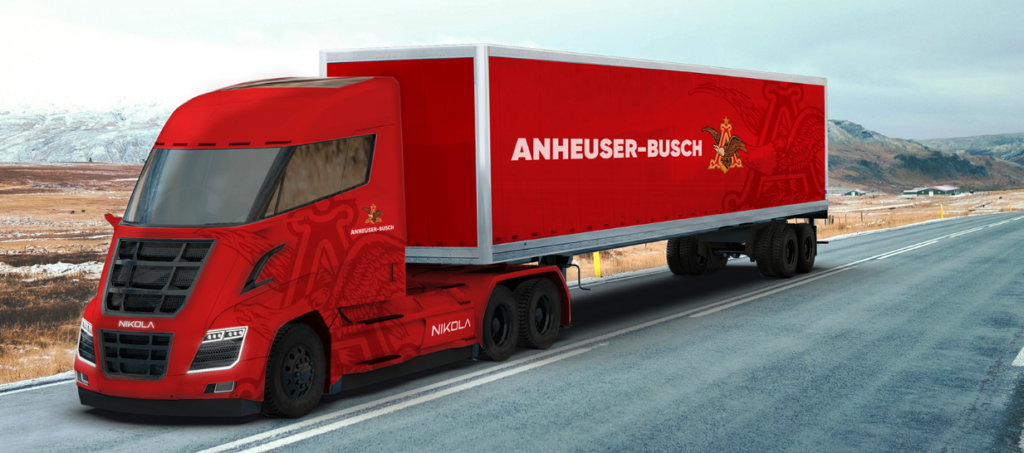 En röd lastbil kör nedför en väg. (AI text)