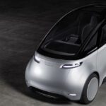 En futuristisk bil i en mörk utrymme. (AI text)