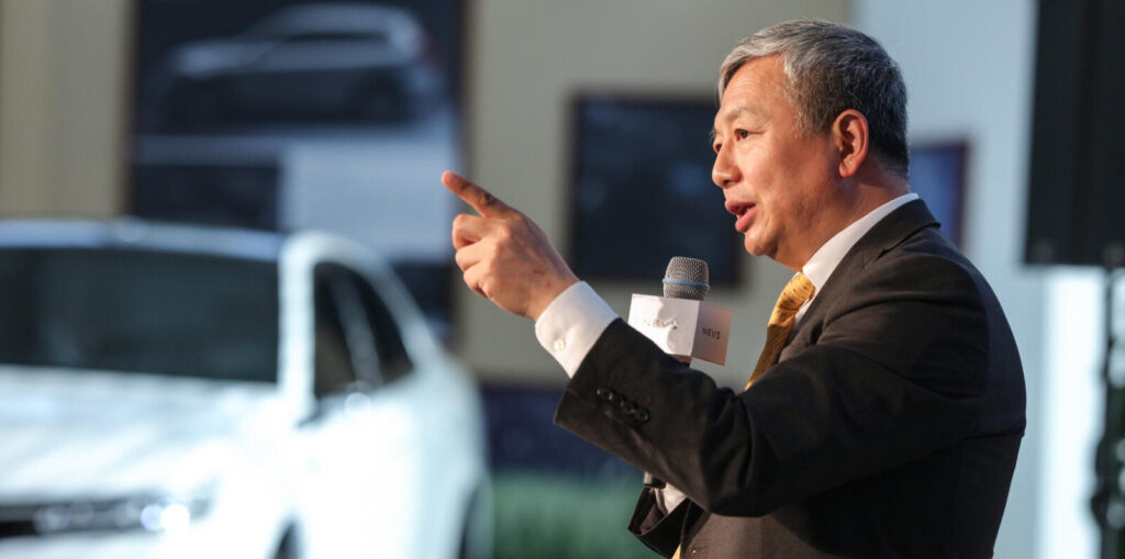 Nevs grundare och styrelseordförande Kai Johan Jiang presenterade nyheten om samarbetet i Shanghai.