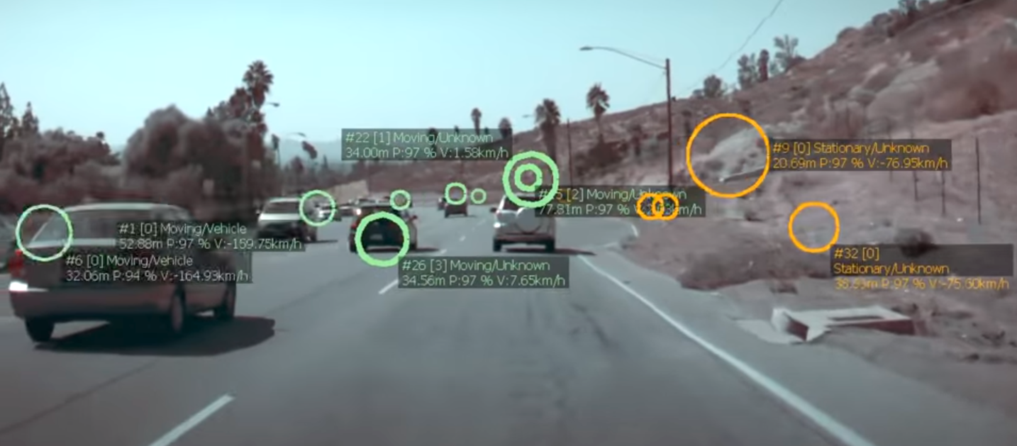 En bil kör nerför en väg med många prickar på den. (AI text)